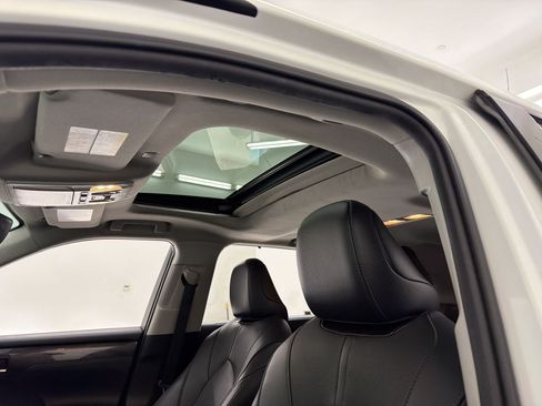 Used 2021 Toyota Highlander Limited FWD image 26