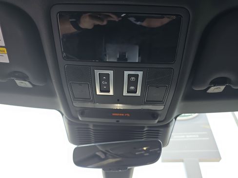 Certified 2025 Land Rover Range Rover Evoque S image 27