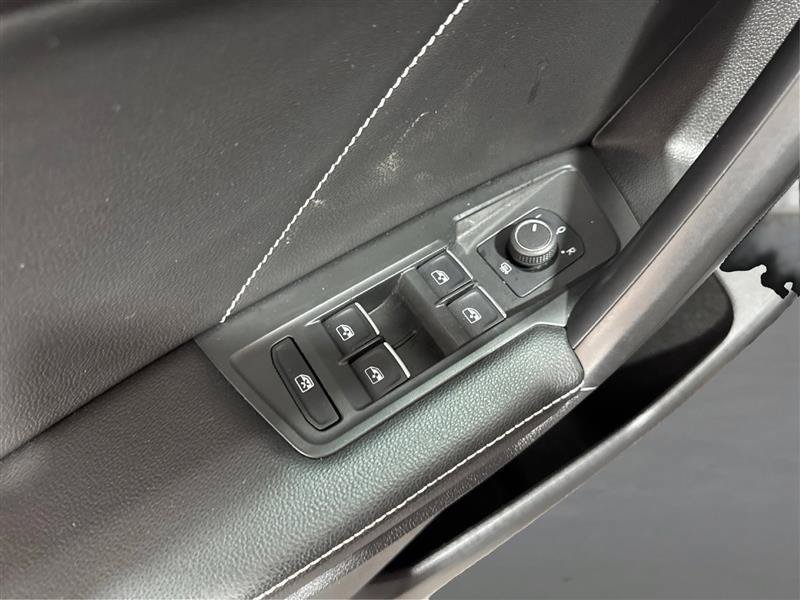 Used 2023 Volkswagen Tiguan SE R-Line FWD image 30