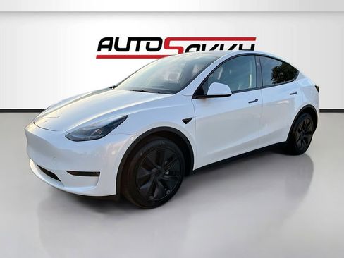Used 2025 Tesla Model Y Long Range image 3