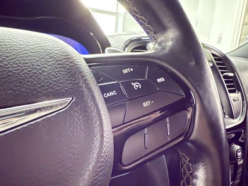 Used 2018 Chrysler 300 S image 16