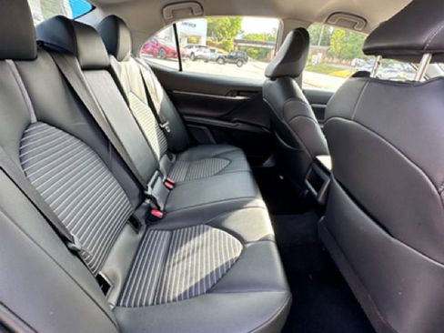 Used 2024 Toyota Camry SE image 16