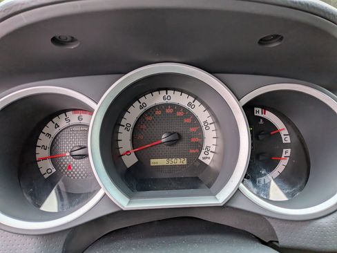 Used 2015 Toyota Tacoma PreRunner w/ SR5 Package RWD image 27