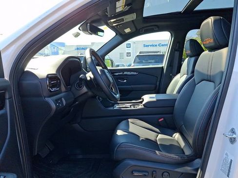 Used 2025 Honda Pilot TrailSport image 12