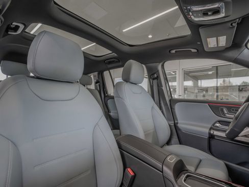 Certified 2026 Mercedes-Benz GLB 250 4MATIC image 32