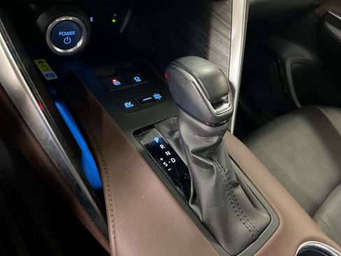 Used 2022 Toyota Venza Limited w/ Advanced Technology Package AWD/4WD image 18