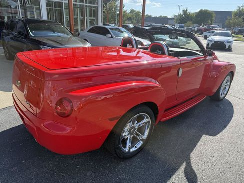 Used 2004 Chevrolet SSR w/ Preferred Equipment Group RWD image 4