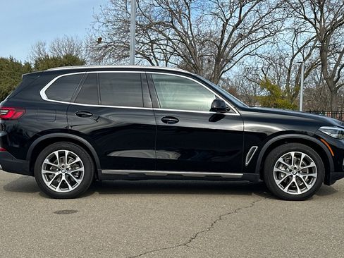 Used 2022 BMW X5 xDrive40i w/ Parking Assistance Package image 3