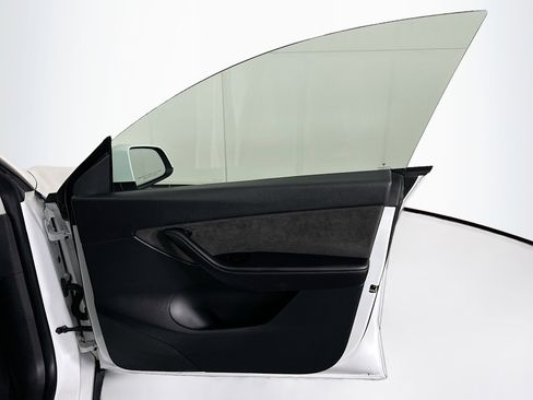 Used 2021 Tesla Model Y Long Range image 31