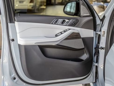 Used 2023 BMW X7 xDrive40i w/ M Sport Package image 57