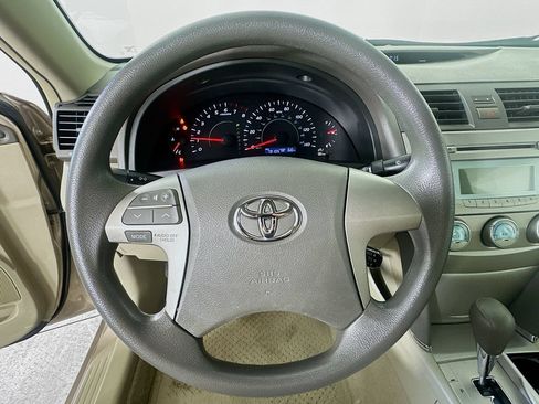 Used 2009 Toyota Camry LE FWD image 19