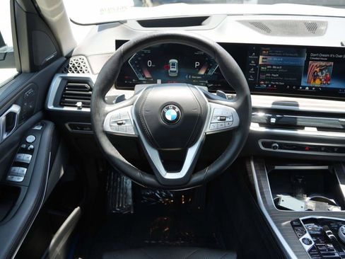 Certified 2024 BMW X7 xDrive40i w/ Premium Package AWD/4WD image 8