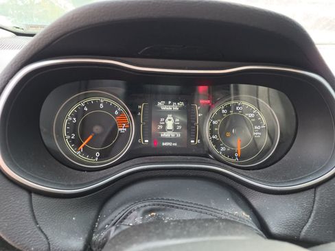 Used 2021 Jeep Cherokee Latitude Plus FWD image 2