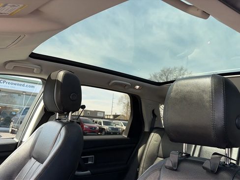 Used 2017 Land Rover Discovery Sport HSE image 15