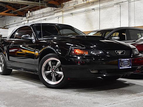 Used 2003 Ford Mustang GT RWD image 2