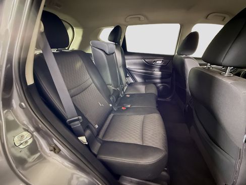 Used 2020 Nissan Rogue SV image 27