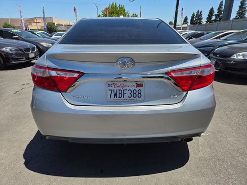 Used 2017 Toyota Camry SE FWD image 3
