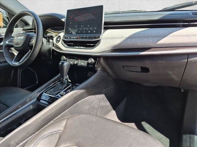 Used 2024 Jeep Compass Latitude AWD/4WD image 21