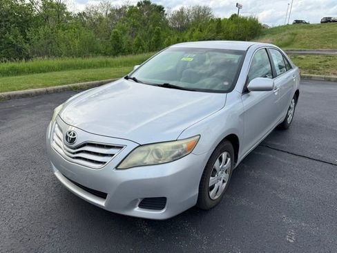 Used 2010 Toyota Camry LE image 7
