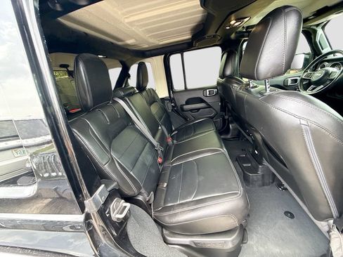 Used 2022 Jeep Wrangler Unlimited Sahara w/ Cold Weather Group AWD/4WD image 32