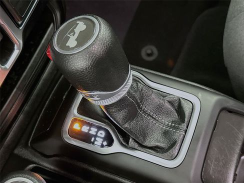 Used 2024 Jeep Wrangler Unlimited Sahara AWD/4WD image 15