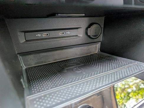 Certified 2024 Volkswagen Taos SE w/ Panoramic Sunroof Package image 38