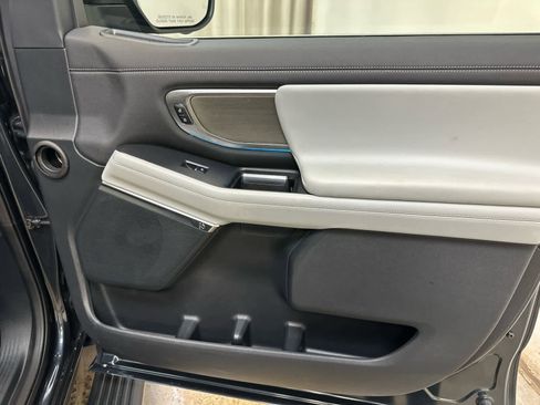 Used 2025 Ford Expedition Platinum AWD/4WD image 30