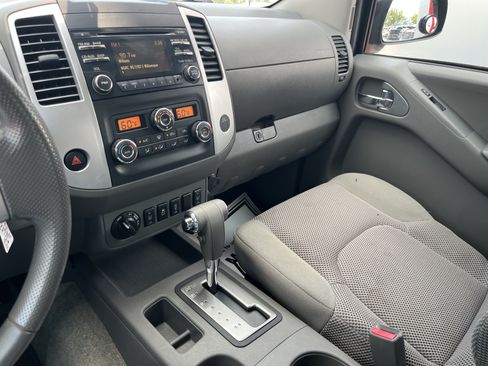 Used 2014 Nissan Frontier SV w/ SV Value Truck Package AWD/4WD image 27