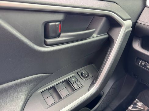 Used 2019 Toyota RAV4 LE w/ Carpet Mat Package AWD/4WD image 11
