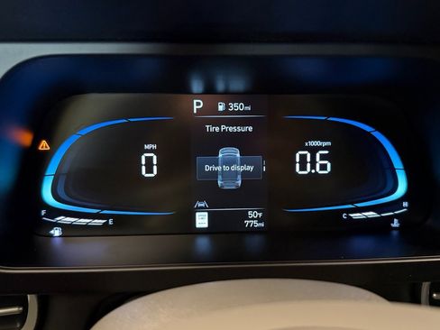 Used 2025 Hyundai Elantra Sport image 9