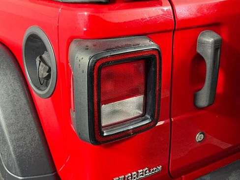 Used 2018 Jeep Wrangler Unlimited Sport S image 35