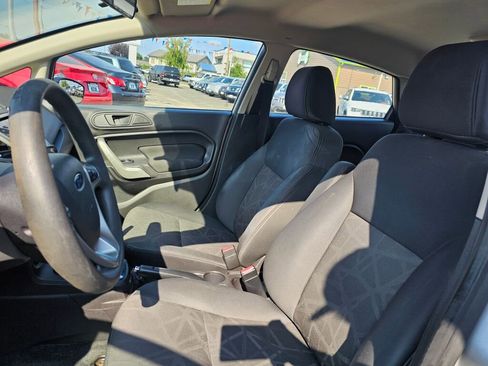 Used 2013 Ford Fiesta SE image 25