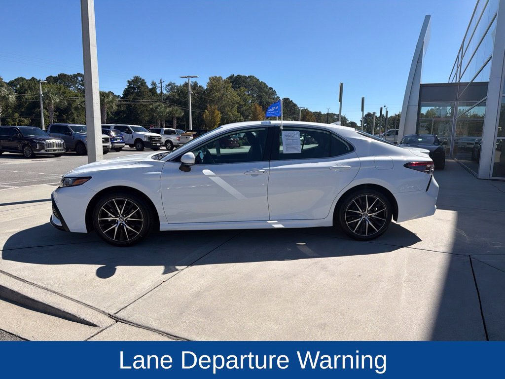 Used 2024 Toyota Camry SE FWD image 4