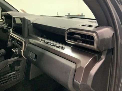 Used 2025 Toyota Tacoma TRD Off-Road image 29