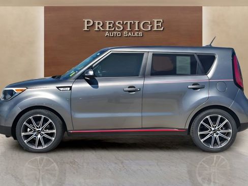 Used 2018 Kia Soul ! FWD image 7