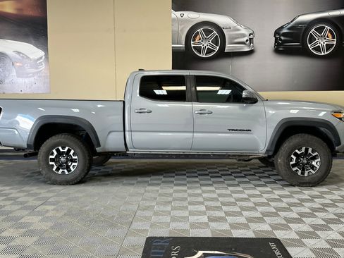 Used 2019 Toyota Tacoma TRD Off-Road w/ Technology Package AWD/4WD image 3