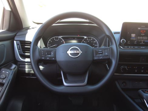 Used 2026 Nissan Rogue S FWD image 22