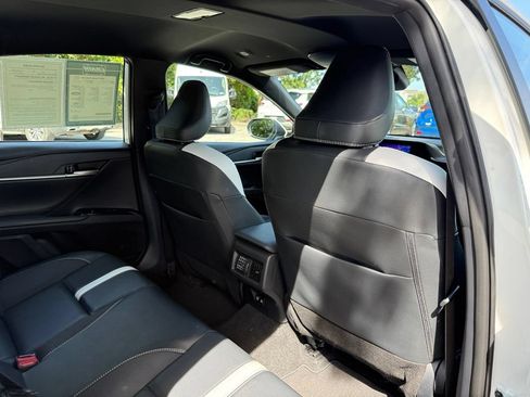 Used 2025 Toyota Camry SE FWD image 33
