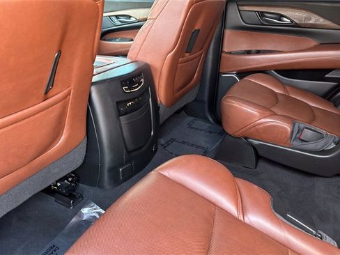 Used 2016 Cadillac Escalade Premium image 11