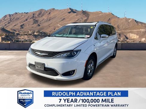Used 2018 Chrysler Pacifica Limited image 1