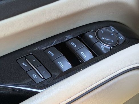 Used 2022 Cadillac Escalade ESV Premium Luxury RWD image 28
