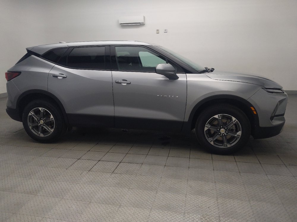 Used 2025 Chevrolet Blazer LT FWD image 11