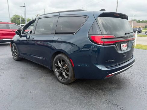 Used 2025 Chrysler Pacifica Limited FWD image 7