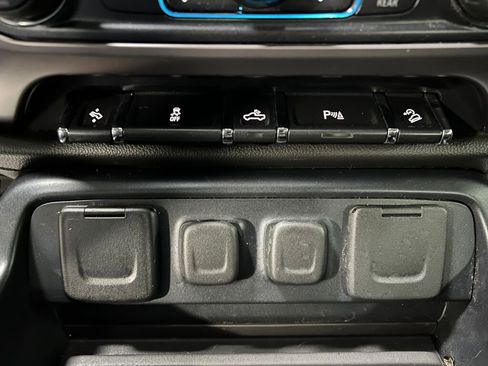 Used 2017 GMC Sierra 2500 SLT w/ All Terrain HD Package image 18