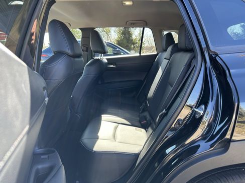Certified 2023 Toyota Corolla Cross XLE image 17