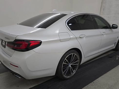 Used 2023 BMW 530e w/ Convenience Package image 4