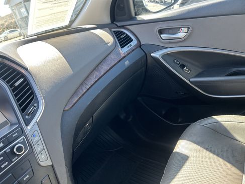 Used 2017 Hyundai Santa Fe Limited image 29