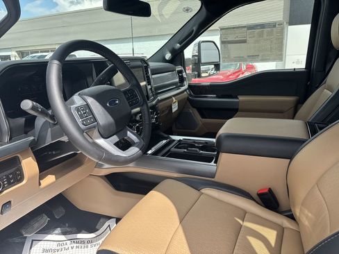 New 2025 Ford F250 Lariat w/ Chrome Package image 9