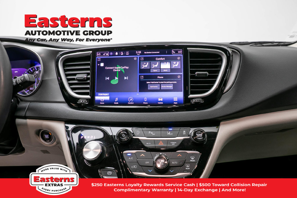 Used 2023 Chrysler Pacifica Touring-L FWD image 13