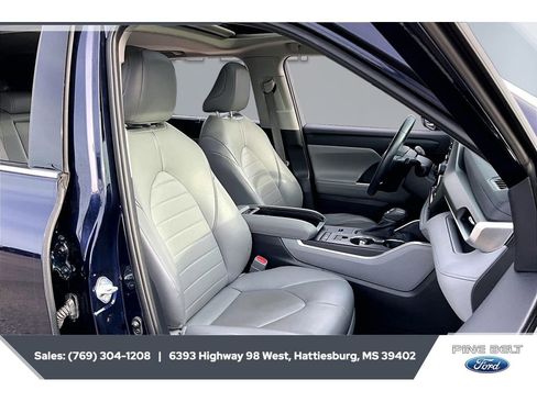 Used 2021 Toyota Highlander XLE FWD image 6